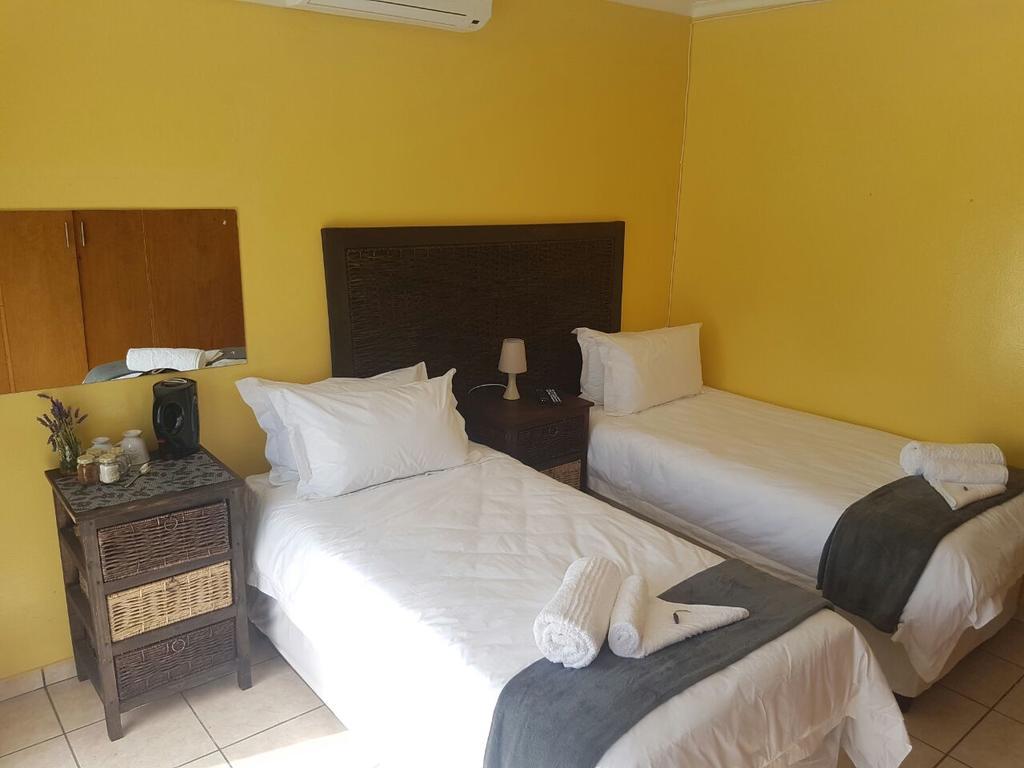 Unirift Hotel Bloemfontein Bagian luar foto