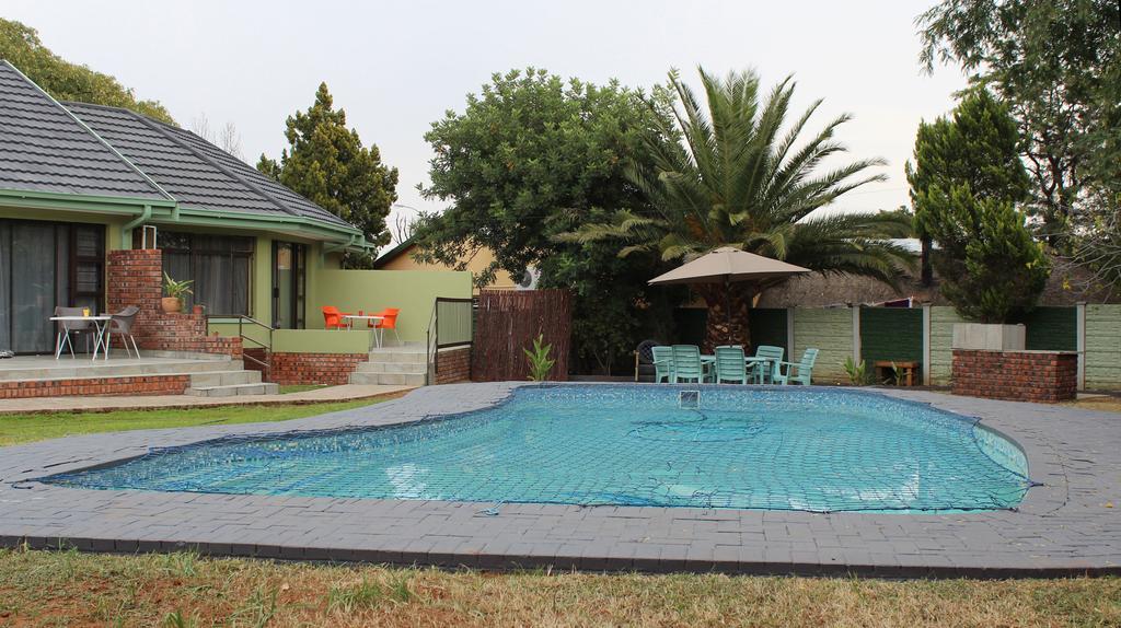 Unirift Hotel Bloemfontein Bagian luar foto